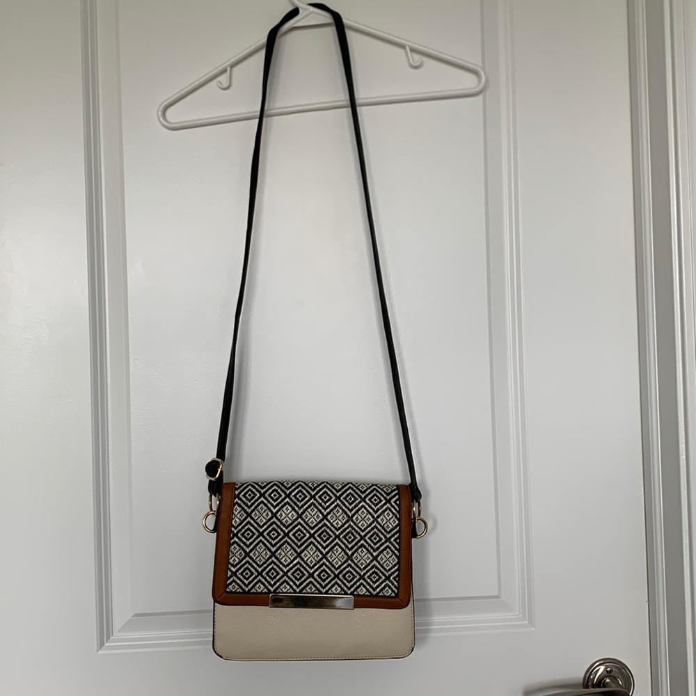 Patterned Purse - Picture 2 of 10